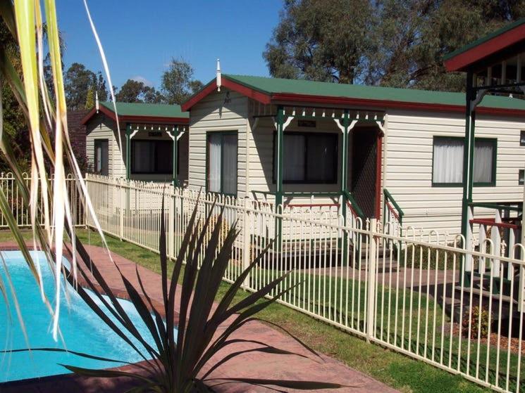 Parkes Country Cabins Hotel Exterior photo